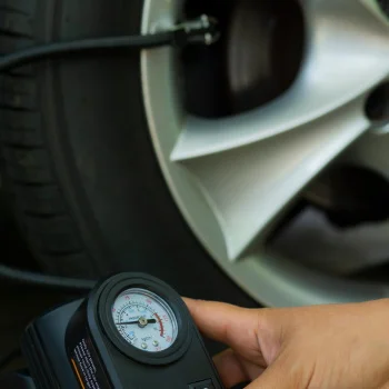 SkyCar kompresor za auto sa LED svetlom 12V 120W-4 SkyCar kompresor za auto sa LED svetlom 12V 120W-4