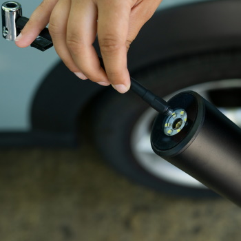 SkyCar pumpa za auto digitalna bežična 12V/3A 120W -1