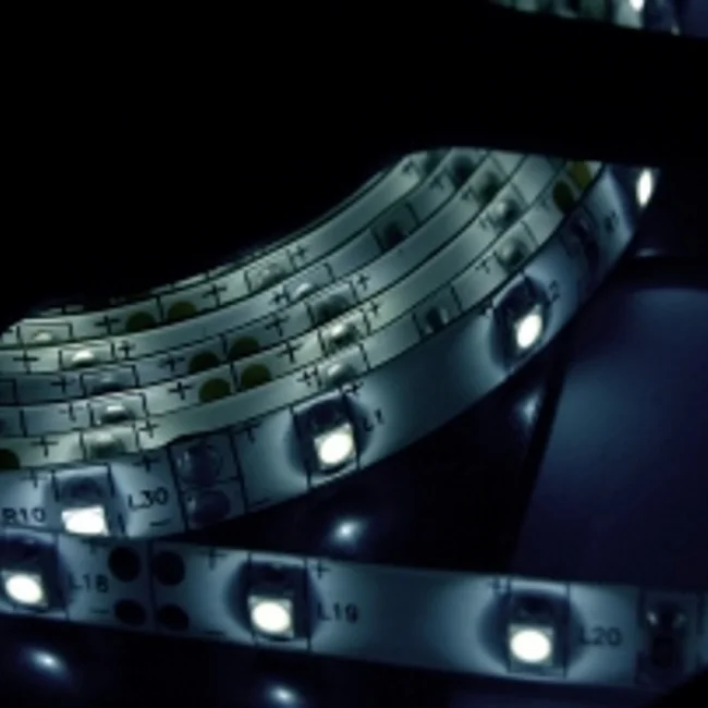 SMD LED traka dužine 3m 3528 Chip hladno bela SMD LED traka dužine 3m 3528 Chip hladno bela